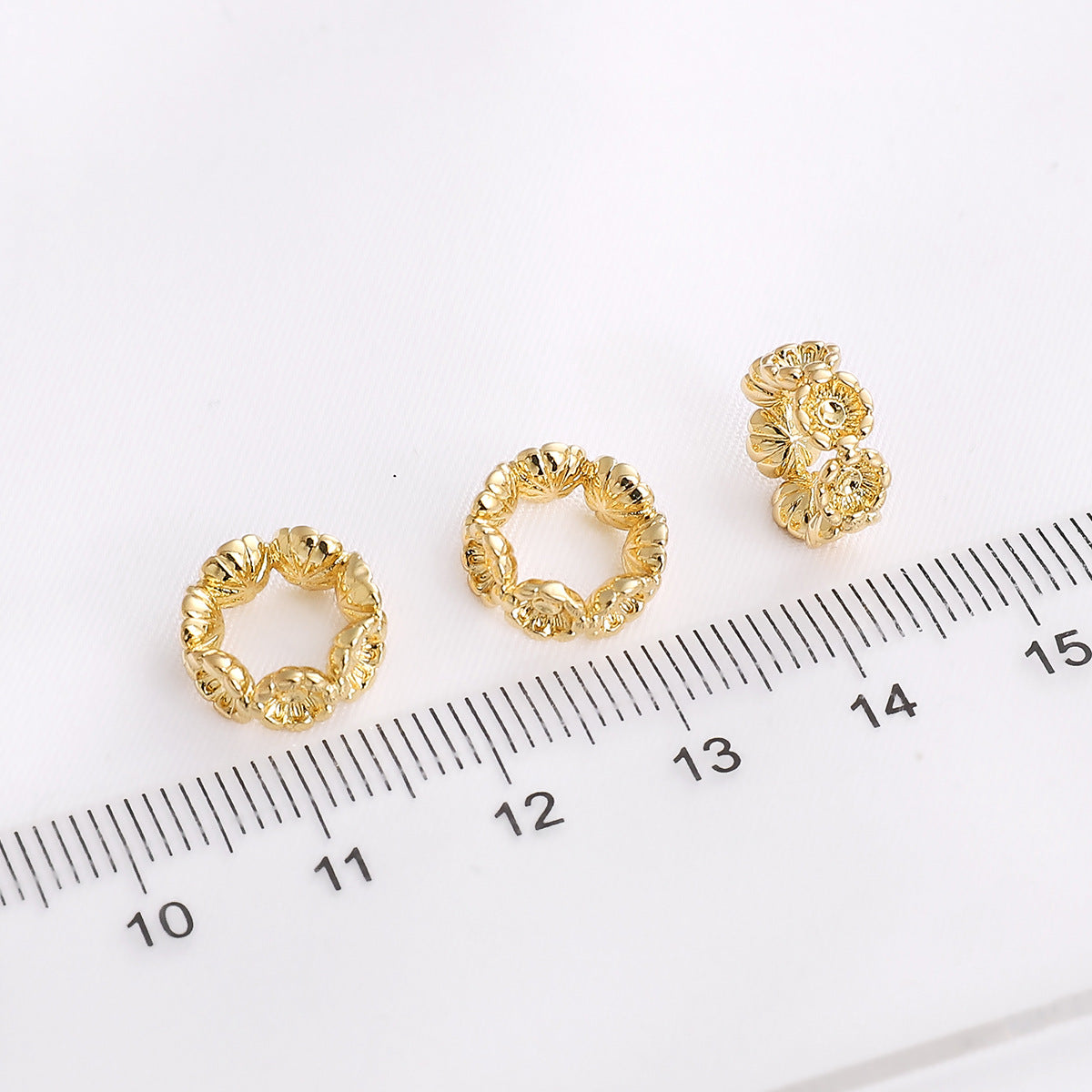 Color-Preserving 14k Copper Plum Blossom Hollow Circle Spacer Bead