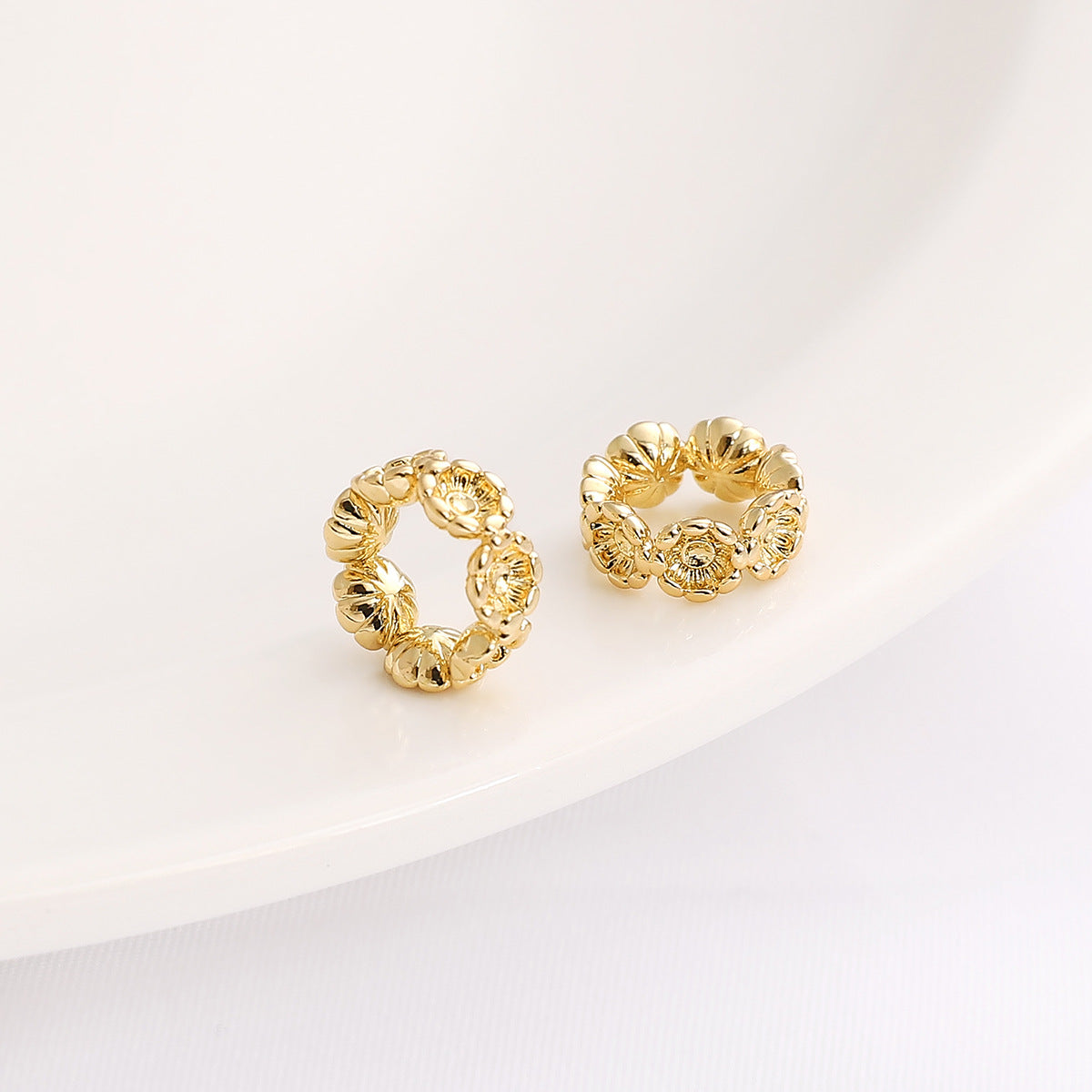 Color-Preserving 14k Copper Plum Blossom Hollow Circle Spacer Bead